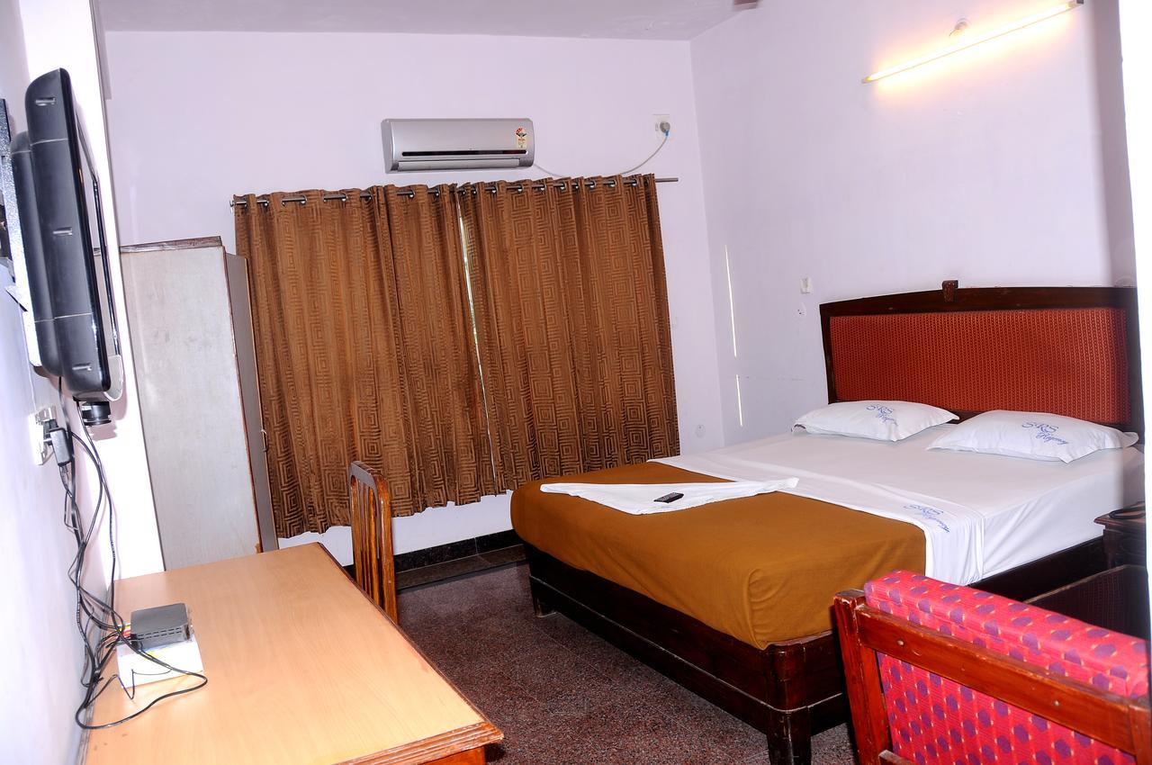 Srs Regency Hotel Anantapur Exterior foto